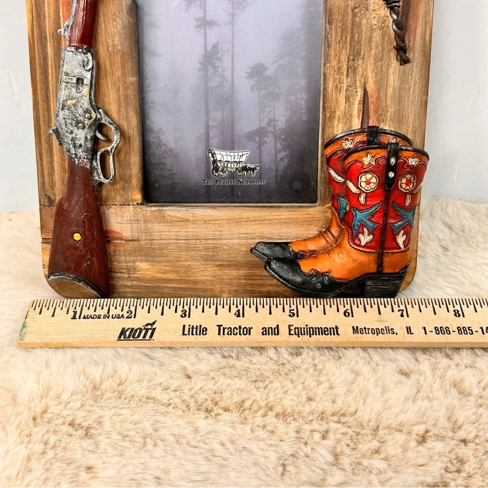 Source Unknown Brown and Red Picture Frame with Vintage Accents‎
